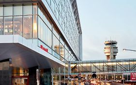 Marriott Montreal Airport In-Terminal Hotel Dorval Exterior photo