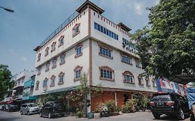 Hotel Reddoorz Near Nagoya Hill Mall Batam 5 Exterior photo