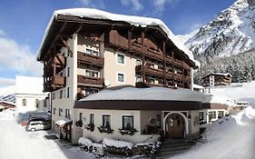 Hotel Bergland Superior Sankt Leonhard im Pitztal Exterior photo