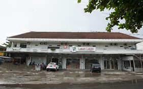 Hotel Oyo 850 Lapan Lapan à Banjarmasin  Exterior photo