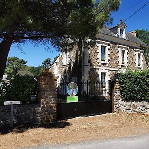 Bed and Breakfast Quatre Chats sous un Pin à Le Thoureil Exterior photo