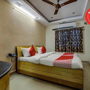 Hotel Oyo 14910 Sri Ganesh Swathi Residency à Visakhapatnam Exterior photo
