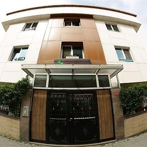 Ikiz Palmiye Kiz Ogrenci Pansiyonu Istambul Exterior photo