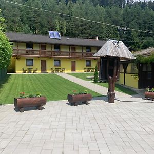 Hôtel Miroslav Bednar-Bedomir à Huta Exterior photo