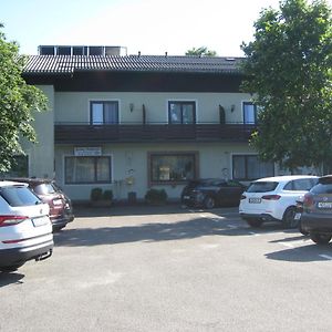 Hotel Gasthof Strobl Waldfrieden Garni à Strass im Attergau Exterior photo