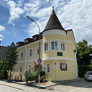 Hotel Gaestehaus Auerhahn à Vöcklabruck Exterior photo