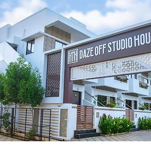 Hotel Daze Off Studio House à Bhuj Exterior photo