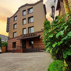 Hotel Status Vinnytsia Exterior photo