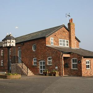 Hotel Wall Hill Farm à Northwich Exterior photo