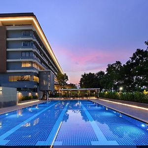 Bangkok Golf Spa Resort Exterior photo