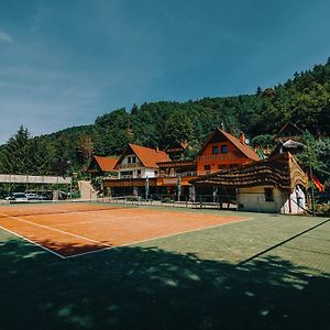 Aparthotel Ekoma Rezort à Zvolen Exterior photo