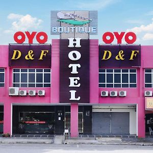 OYO 498 D&f Boutique Hotel Senawang Seremban Exterior photo