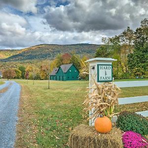 Appartement Luxe Green Barn Near Skiing With Mt Equinox Views! à Manchester Center Exterior photo