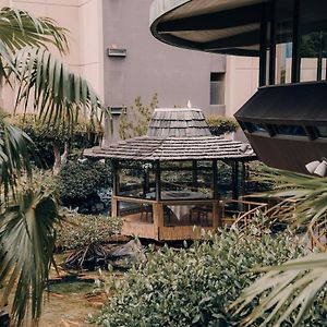 Japanese Cultural Experience: Pagoda Hotel In Honolulu, Hi Exterior photo