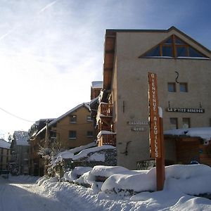 Hotel La Ptite Auberge à Aiguilles Exterior photo