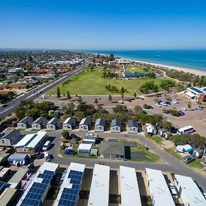 Hotel Discovery Parks - Adelaide Beachfront Exterior photo