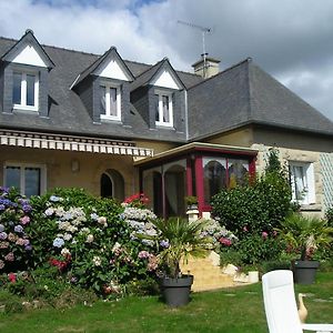 Bed and Breakfast Les Hortensias à Saint-Pierre-de-Plesguen Exterior photo