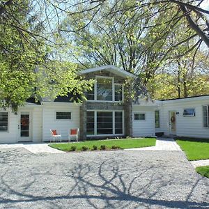 Bed and Breakfast Carriage House On Kent à Niagara-on-the-Lake Exterior photo