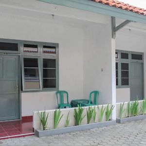 Hotel Rajawali Mitra Reddoorz Cirebon Exterior photo