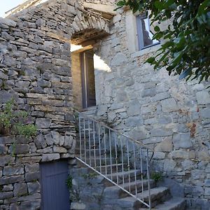 Bed and Breakfast La Chrysalide à Claret Exterior photo