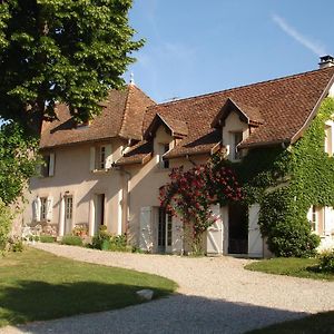 Bed and Breakfast Le Tilleul à Montagnieu  Exterior photo