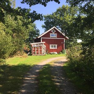 Bed and Breakfast Ranch Moerby à Stora Mellosa Exterior photo