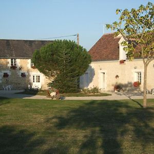 chambres des rosiers Sennevieres Exterior photo