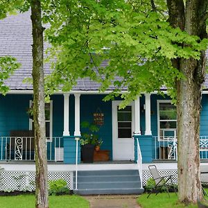 Bed and Breakfast Les Petits Trésors à Coaticook Exterior photo