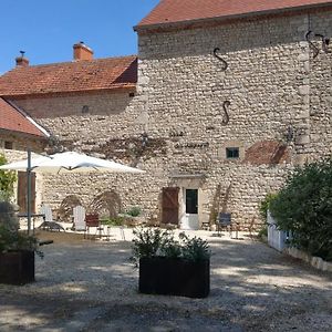 Le Moulin des Valignards - Chambres d'hôtes Ebreuil Exterior photo