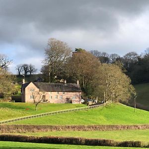 Bed and Breakfast Walnut Tree Farm à Cwmbrân Exterior photo