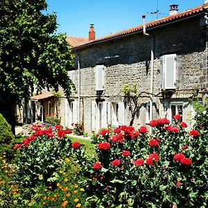 Bed and Breakfast Les noyers aulnay à Aulnay  Exterior photo