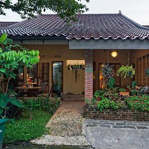 Villa Pondok Pakuan à Bogor Exterior photo