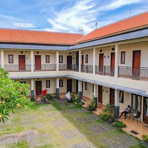 Motel Uma Palem à Seminyak Exterior photo