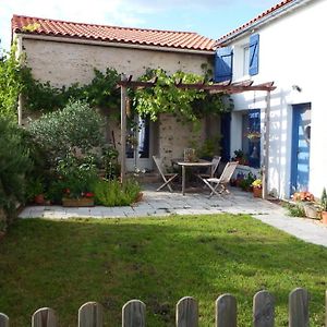 Bed and Breakfast Les Cerisieres à Cheffois Exterior photo