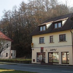 Hotel Penzion Jany à Luhačovice Exterior photo