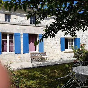 Villa Les Volets Bleus à Saint-Martial-de-Vitaterne Exterior photo