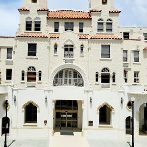 Appartement Romantic Studio In The Heart Of Palm Beach - Free Valet Service Exterior photo