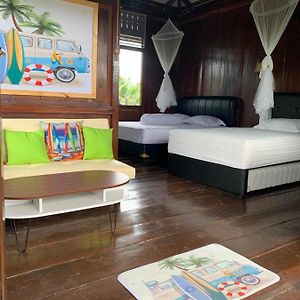 Villa Arya'S Surf Camp à Sukabumi Exterior photo