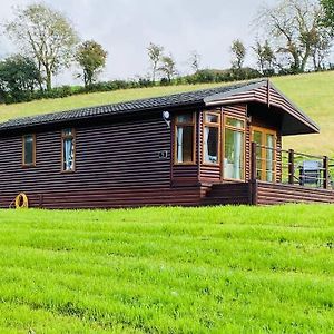 Appartement Luxury Farm Cabin In The Heart Of Wales à Cowbridge Exterior photo