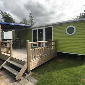 Villa Colorful Chalet With Veranda, Located In Friesland à Suameer Exterior photo