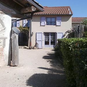 Hotel GITE DU ROY D'AMONT  à Lagnieu Exterior photo