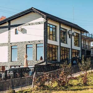 Hotel L'Invidia à Novaci-Străini Exterior photo