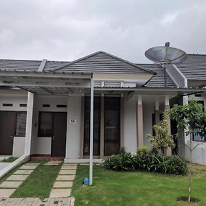 Villa Nirwana Highland @ Sentul City à Bogor Exterior photo