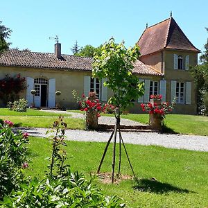 Bed and Breakfast Au Château Juillac à Juillac  Exterior photo