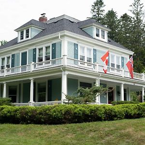 Bed and Breakfast Alicion Bed & Breakfast à Lunenburg Exterior photo