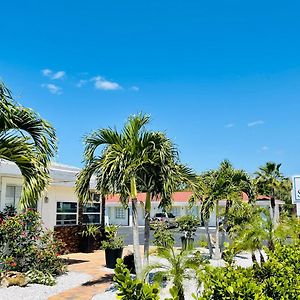 Siesta Inn Sarasota - Indian Beach Exterior photo