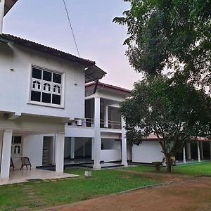 Hotel Royal Park Anurâdhapura Exterior photo