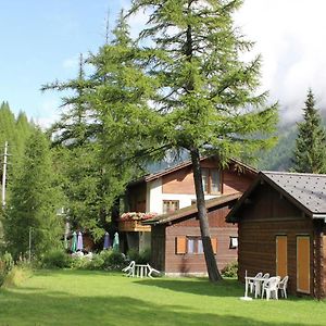 Villa Cozy Chalet In Meiggerli With Garden à Saas-Balen Room photo