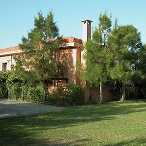 Villa Sprawling Vlilla In Malades à Agios Sillas Exterior photo