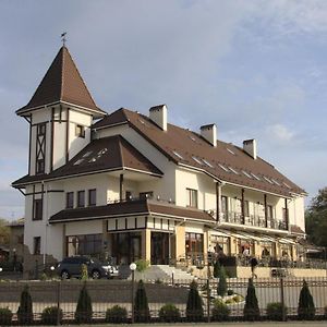 Status Hotel Lviv Exterior photo